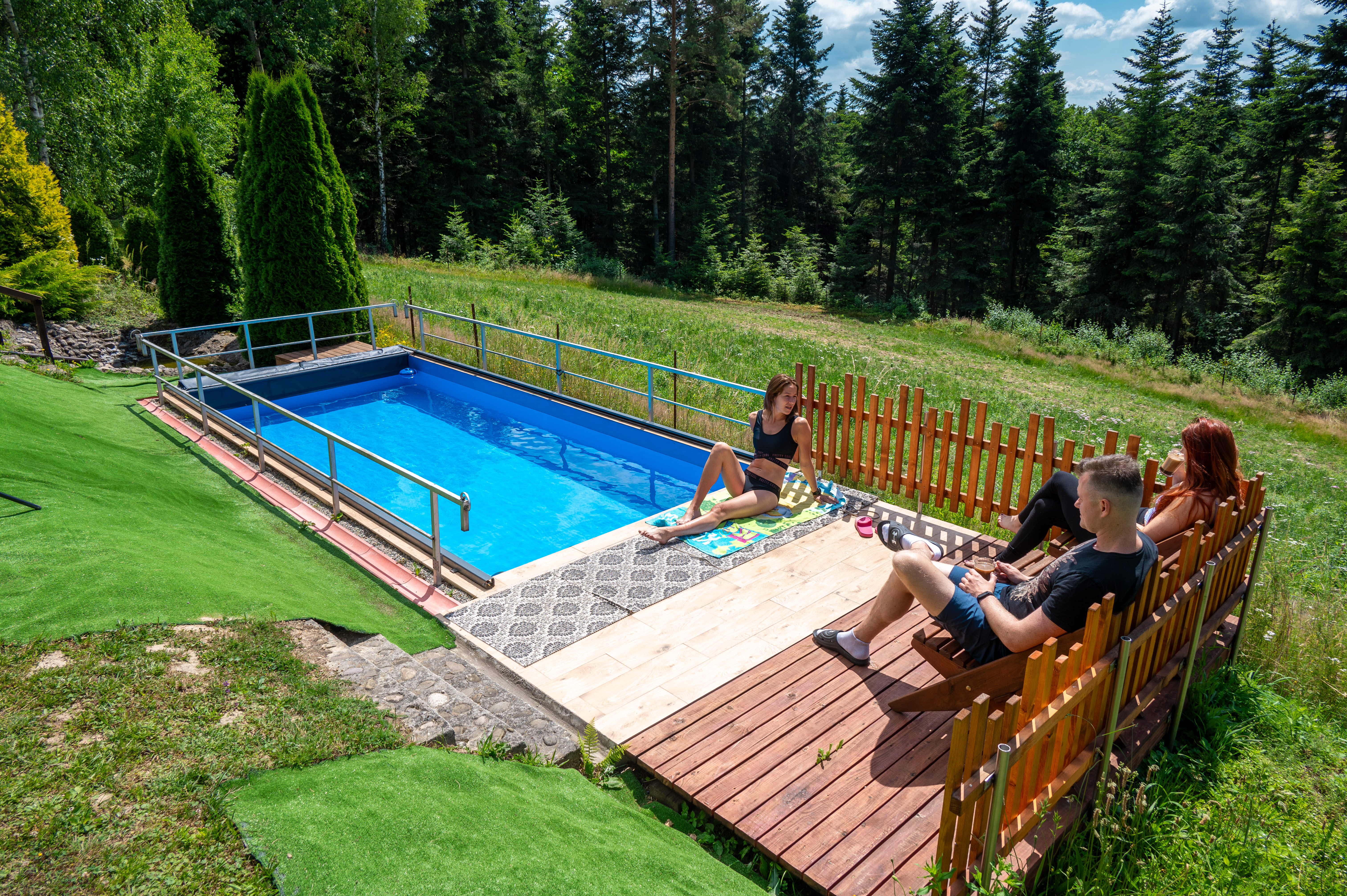 Basen i taras z góry — teren Teofilówki